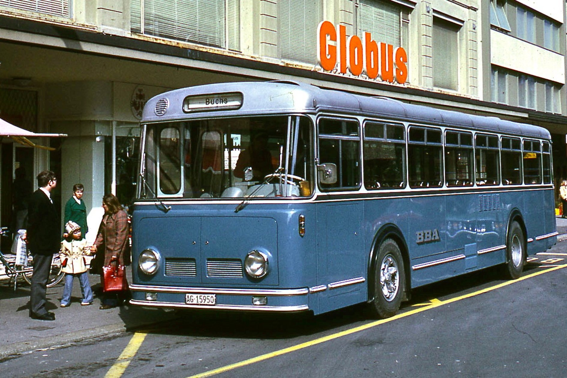 Bus vor dem ehemaligen Globus in Aarau